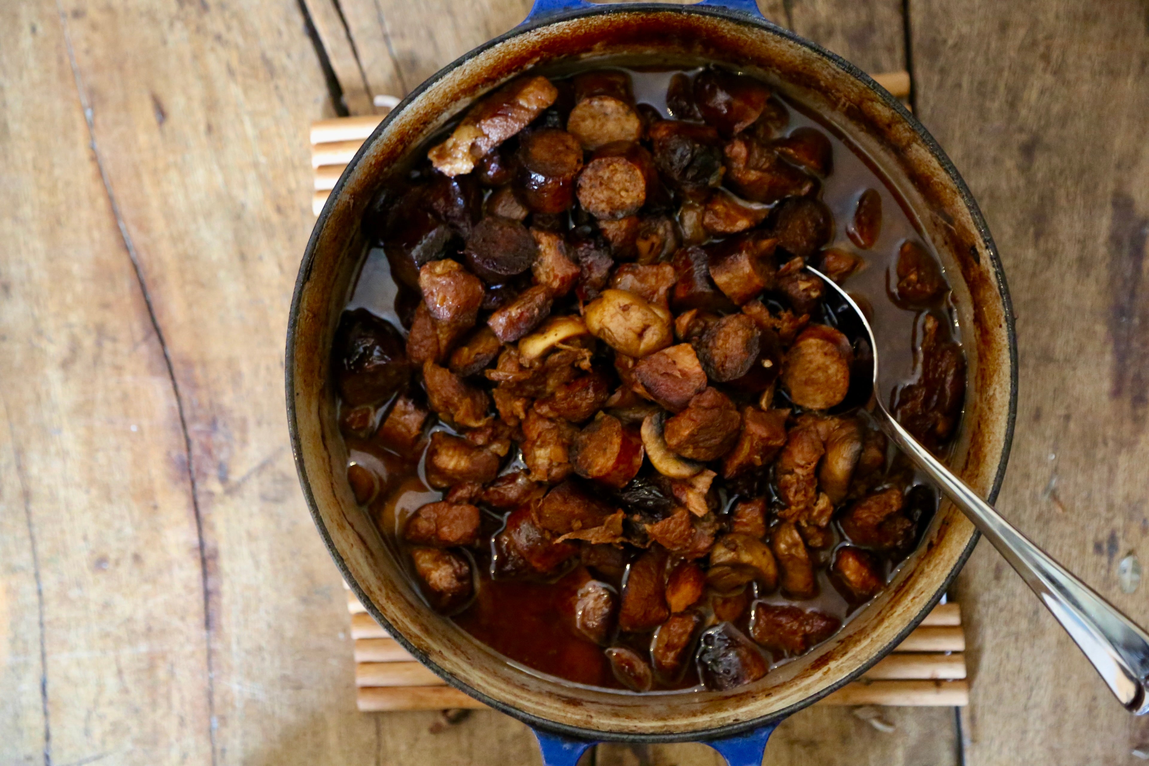 Pork Chops with Apple, Roasted Vegetables and Herbs – eatTelfit